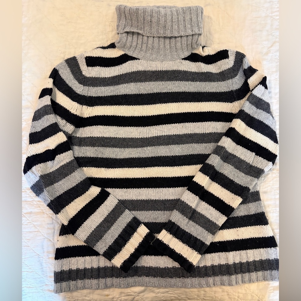 Vintage Y2K Gap Striped Turtleneck Sweater - Black, Gray, and Cream - SZ M